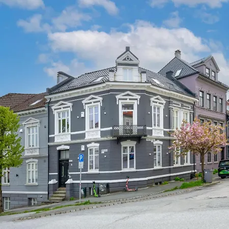 Heimby - 3 Bedroom - Live Stylish In Center Apartment