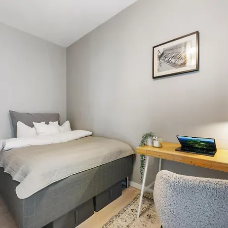 Heimby - 3 Bedroom - Live Stylish In Center Apartment *